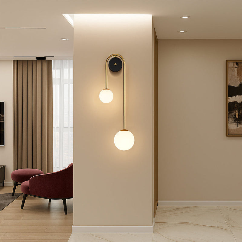 Wandlamp – Modern ontwerp met gebogen arm – Glazen scherm, geschikt voor diverse interieurstijlen