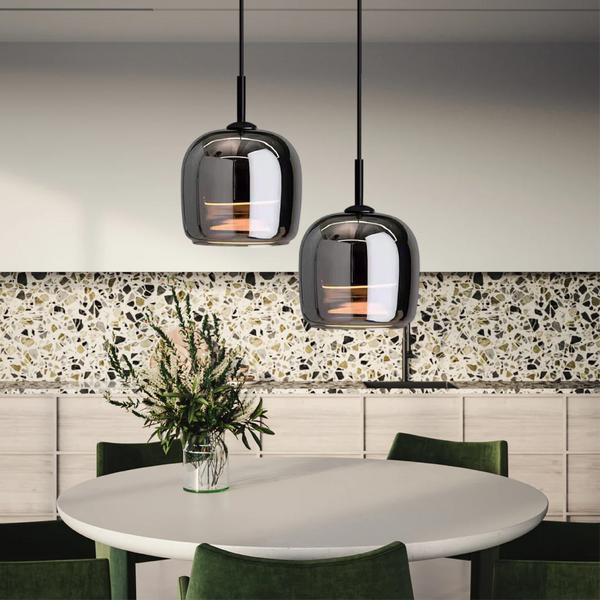 Hanglamp – Scandinavisch ontwerp – Zwarte glazen kap