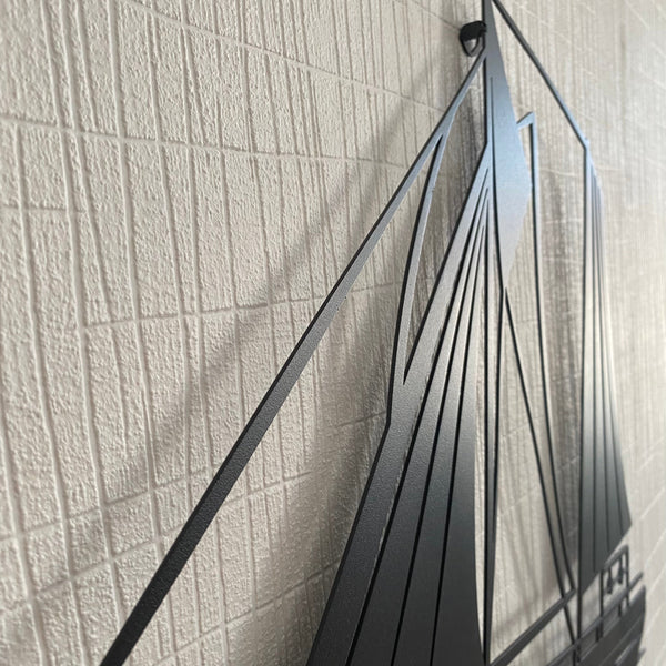 Metalen wanddecoratie – Zeilboot Ontwerp – Duurzaam Materiaal