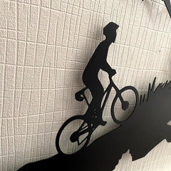 Metalen wanddecoratie – Fietser design – Duurzaam en decoratief materiaal
