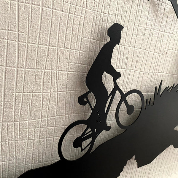 Metalen wanddecoratie – Fietser design – Duurzaam en decoratief materiaal