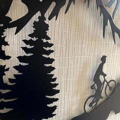 Metalen wanddecoratie – Fietser design – Duurzaam en decoratief materiaal