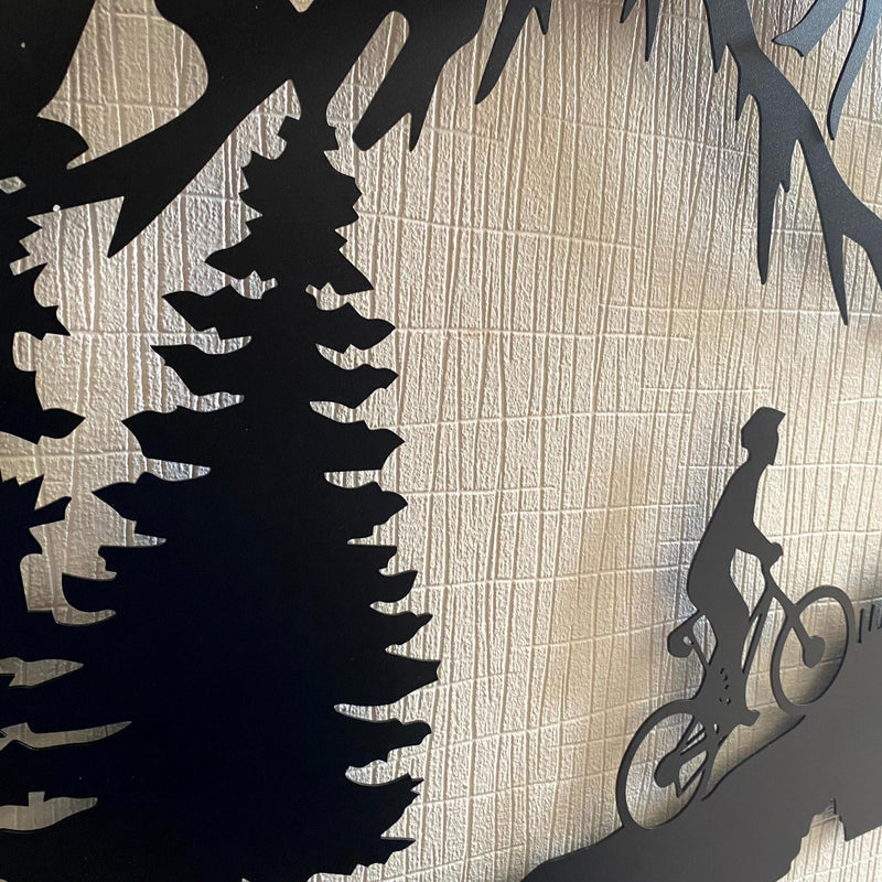 Metalen wanddecoratie – Fietser design – Duurzaam en decoratief materiaal